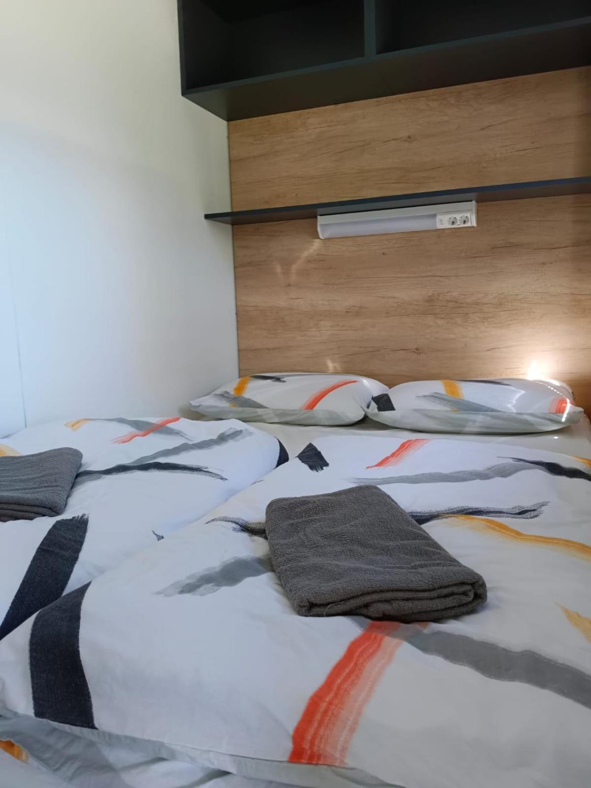 Hotel Camping Planik Ražanac Esterno foto